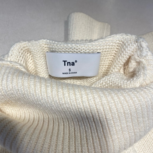 Aritzia TNA knit turtleneck - Picture 2 of 4